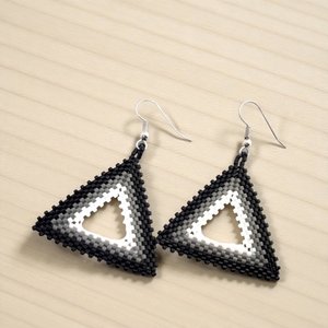 SHADOWS  3D Peyote Stitch Open Triangle Earring Pattern