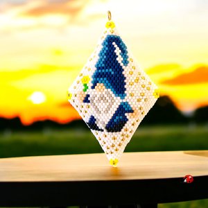 BLUEBERRY GNOME: 3D Peyote Stitch Beaded Pod Pattern by Bead with Bugs
