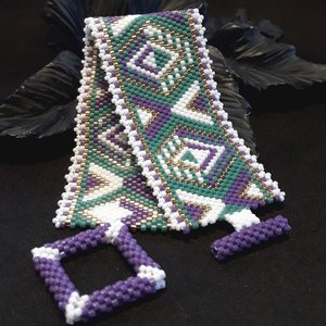 GRAPE VINES: A Peyote Stitch Beaded Bracelet Pattern by Bead with Bugs