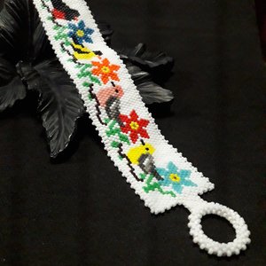 GARDEN BIRDS: A Peyote Stitch Beaded Bracelet Pattern by Bead with Bugs