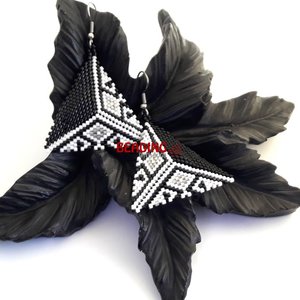 DARK MATTER: 3D Peyote Stitch Beading Pattern by Bead with Bugs