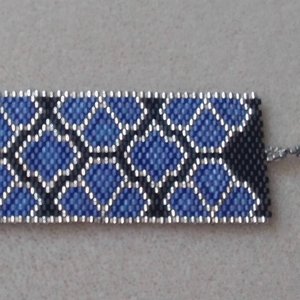 AIDANS CHOICE: A Peyote Stitch Beaded Bracelet Pattern by Bead with Bugs