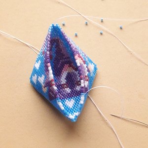 LAVENDER GNOME: 3D Peyote Stitch Beaded Pod Pattern by Bead with Bugs