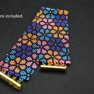 STAINED GLASS FLOWERS: A Peyote Stitch Beaded Bracelet Pattern by Bead with Bugs