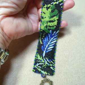 FRONDS: A Peyote Stitch Beaded Bracelet Pattern by Bead with Bugs