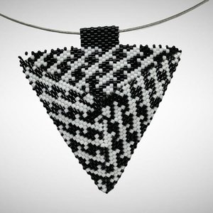 HOUNDSTOOTH: 3D Beaded Peyote Pendant Pattern by Bead with Bugs