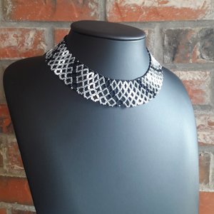 SHADES OF GREY: Net Beaded Collar Necklace Pattern by Bead with Bugs