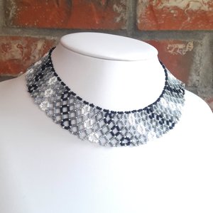 SHADES OF GREY: Net Beaded Collar Necklace Pattern by Bead with Bugs