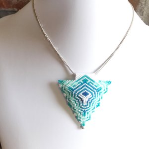 AQUA DREAMS: 3D Beaded Peyote Pendant Pattern by Bead with Bugs