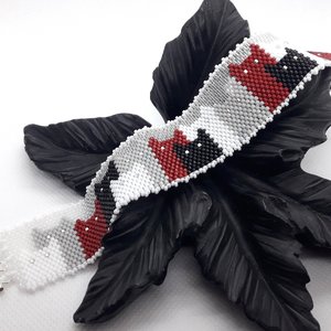 THE CATS:  A Peyote Stitch Beaded Bracelet Pattern by Bead with Bugs