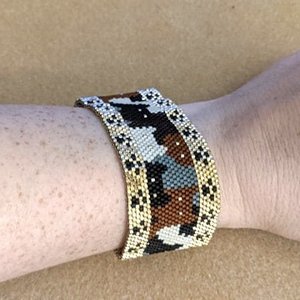 CAT CROWD:  A Peyote Stitch Beaded Bracelet Pattern by Bead with Bugs