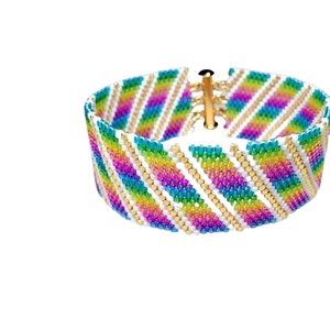 CANDY SHOP: A Peyote Stitch Beaded Bracelet Pattern by Bead with Bugs