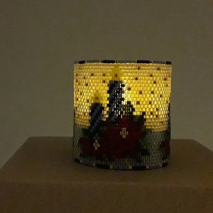CHRISTMAS CANDLES: Peyote Stitch Beaded Tea Light Cover Pattern by Bead with Bugs