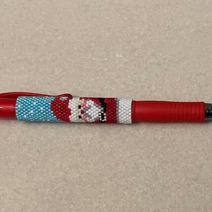 CHUBBY SANTA: Peyote Stitch Beaded Pen Wrap by Bead with Bugs