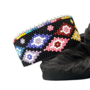 STARBURST:  A Peyote Stitch Beaded Bracelet Pattern by Bead with Bugs