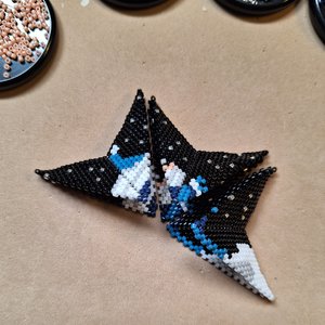SANTA in the STARS: 3D Beaded Peyote Star Pattern by Bead with Bugs