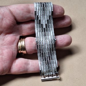 SHIFTING SHADOWS: A Peyote Stitch Beaded Bracelet Pattern by Bead with Bugs