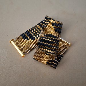 Peyote Stitch Beaded Bracelet Pattern by Bead with Bugs, Out of this world, sophisitcated beaded bracelet design, PDF