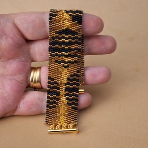 Peyote Stitch Beaded Bracelet Pattern by Bead with Bugs, Out of this world, sophisitcated beaded bracelet design, PDF