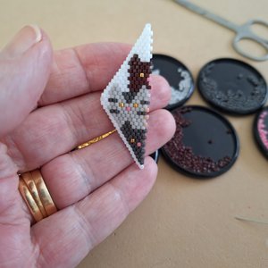 THE CATS: 3D Peyote Stitch Beaded Pod Pattern by Bead with Bugs