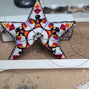THUNDERBIRD: 3D Beaded Peyote Star Pattern by Bead with Bugs