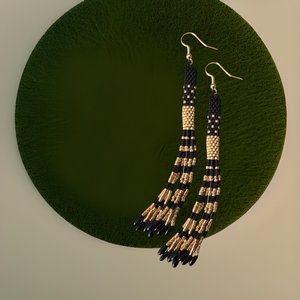 BLACK AND GOLD: Peyote Stitch Fringed Tube Earring Pattern by Bead with Bugs