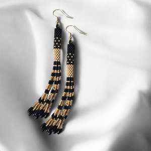BLACK AND GOLD: Peyote Stitch Fringed Tube Earring Pattern by Bead with Bugs