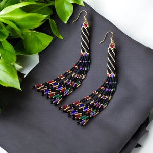 FESTIVE: Peyote Stitch Fringed Tube Earring Pattern by Bead with Bugs