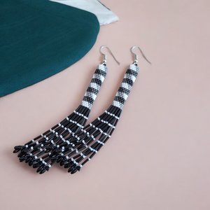 BLACK GINGHAM: Peyote Stitch Fringed Tube Earring Pattern by Bead with Bugs