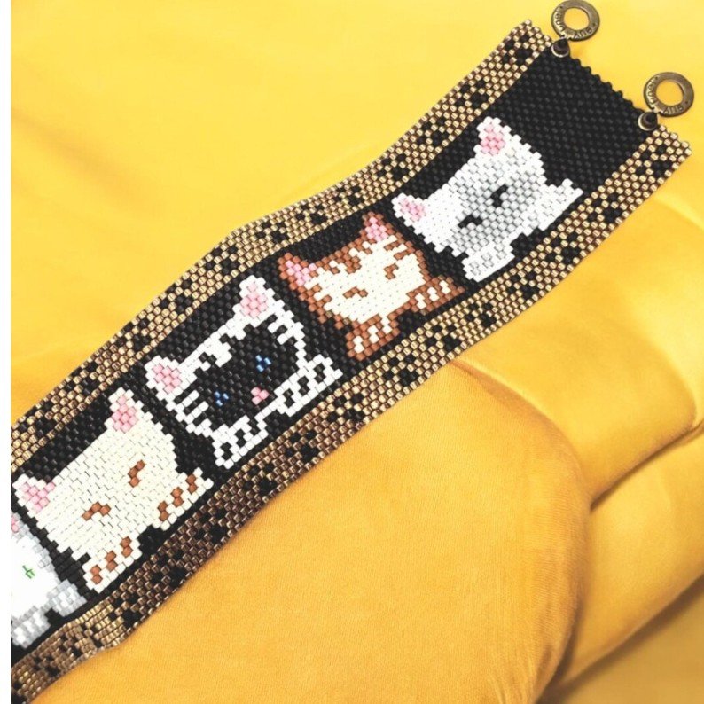 CUDDLY KITTENS: A Peyote Stitch Beaded Bracelet Pattern by Bead with Bugs