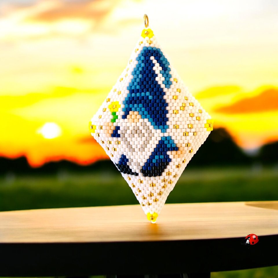 BLUEBERRY GNOME: 3D Peyote Stitch Beaded Pod Pattern by Bead with Bugs