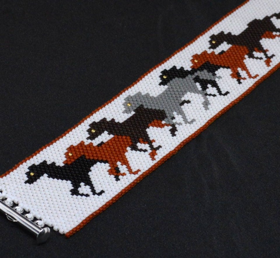STAMPEDE: A Peyote Stitch Beaded Bracelet Pattern by Bead with Bugs