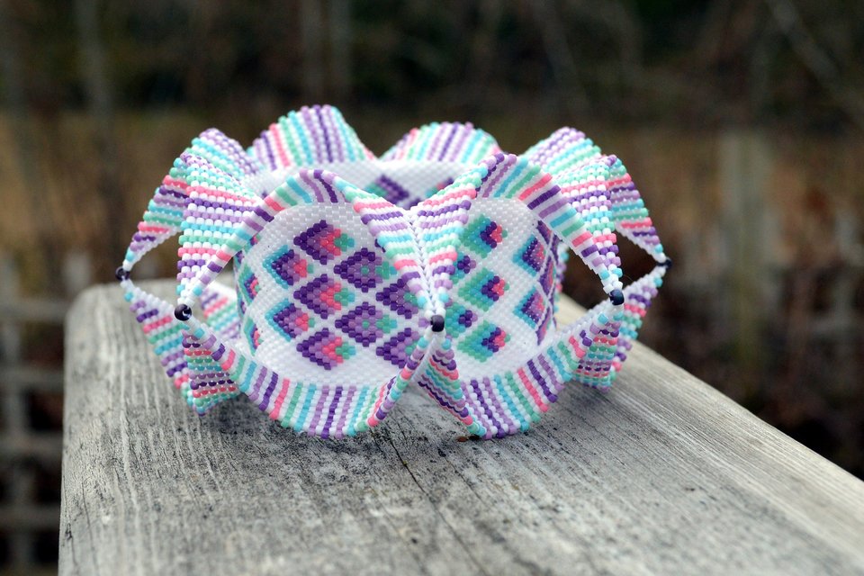 FEATHERS : Geometric 3D Peyote Stitch Beaded Bracelet Tutorial