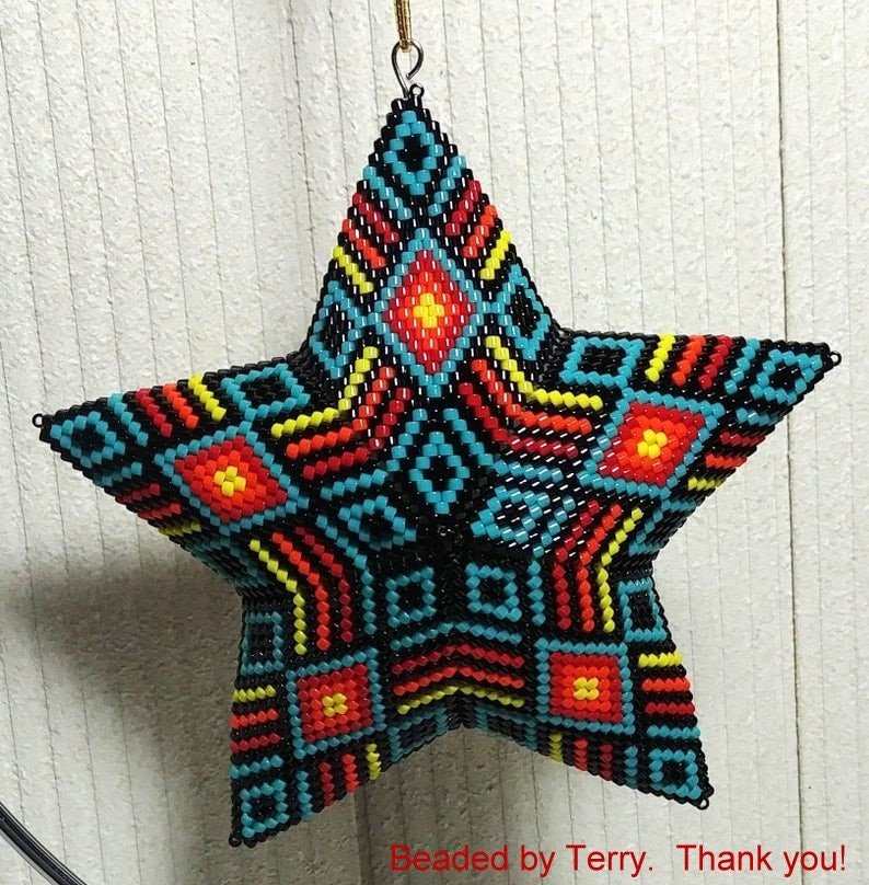 3D Peyote Star Bead Pattern in Indigenous Style - Charming Decor for Home & Holidays
