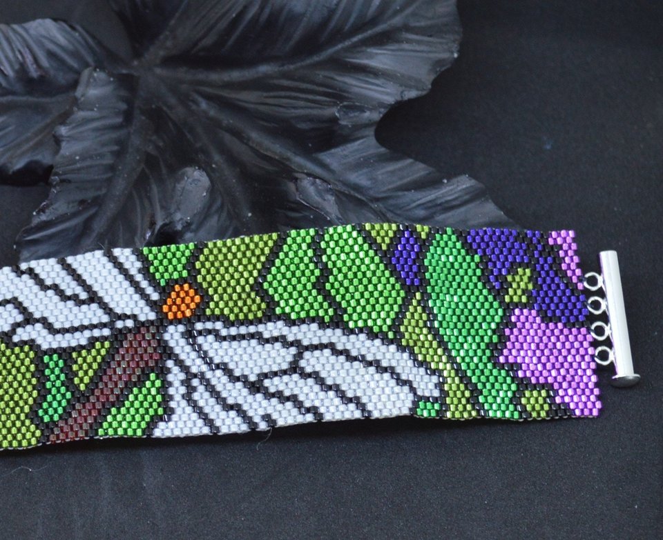 STAINED GLASS DRAGONFLY: A Peyote Stitch Beaded Bracelet Pattern by Bead with Bugs