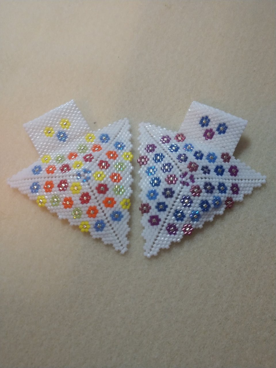 FLOWER POWER: 3D Beaded Peyote Pendant Pattern by Bead with Bugs