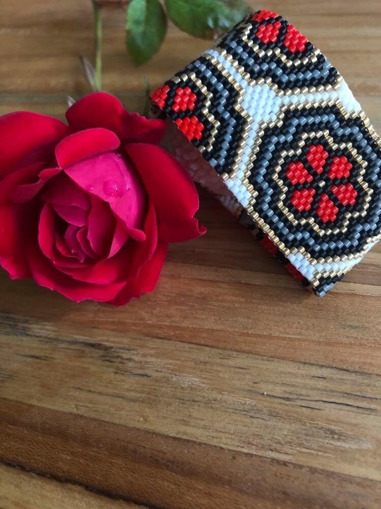 FLORAL SONG:  A Peyote Stitch Beaded Bracelet Pattern by Bead with Bugs
