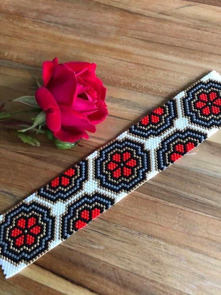 FLORAL SONG:  A Peyote Stitch Beaded Bracelet Pattern by Bead with Bugs