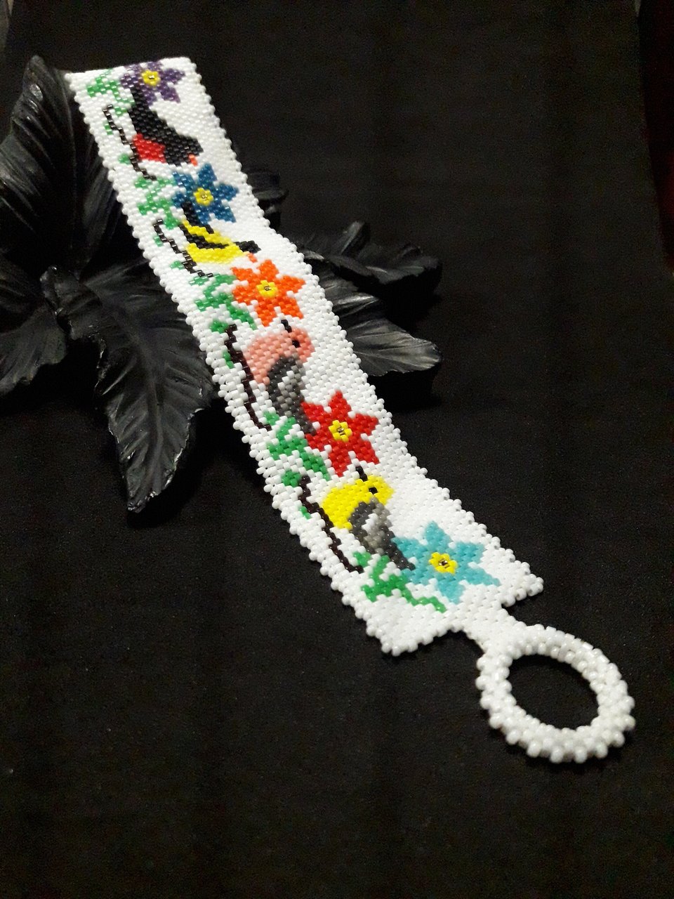 GARDEN BIRDS: A Peyote Stitch Beaded Bracelet Pattern by Bead with Bugs