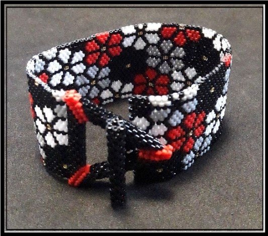 ABSENT FLOWERS: A Peyote Stitch Beaded Bracelet Pattern by Bead with Bugs