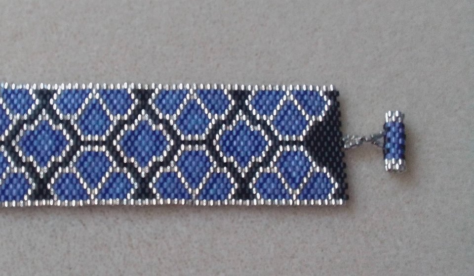 AIDANS CHOICE: A Peyote Stitch Beaded Bracelet Pattern by Bead with Bugs