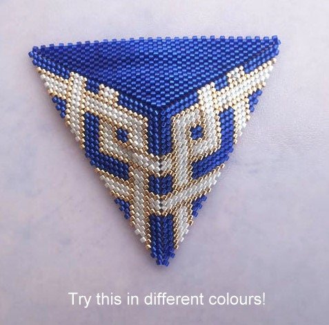 BLACK CELTIC KNOT: 3D Beaded Peyote Pendant Pattern by Bead with Bugs