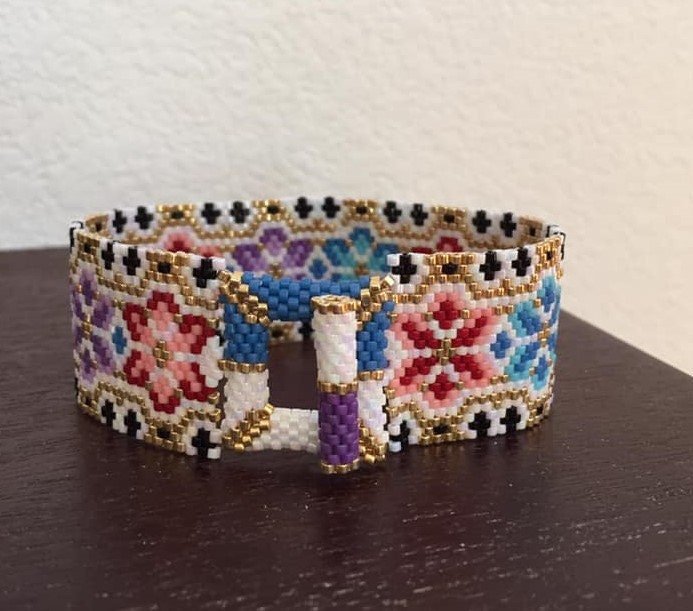 EXOTIC GARDEN: A Peyote Stitch Beaded Bracelet Pattern by Bead with Bugs