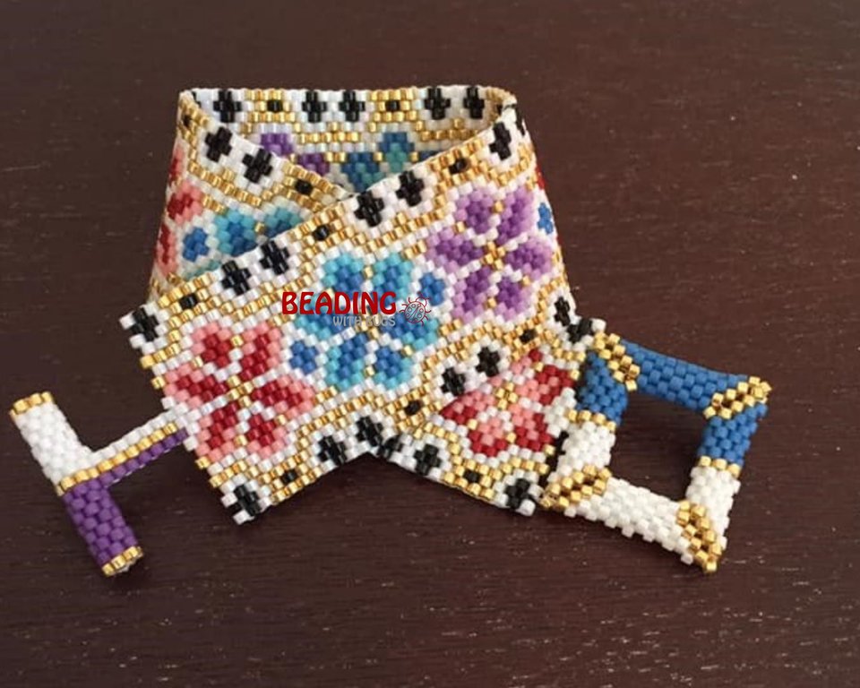 EXOTIC GARDEN: A Peyote Stitch Beaded Bracelet Pattern by Bead with Bugs