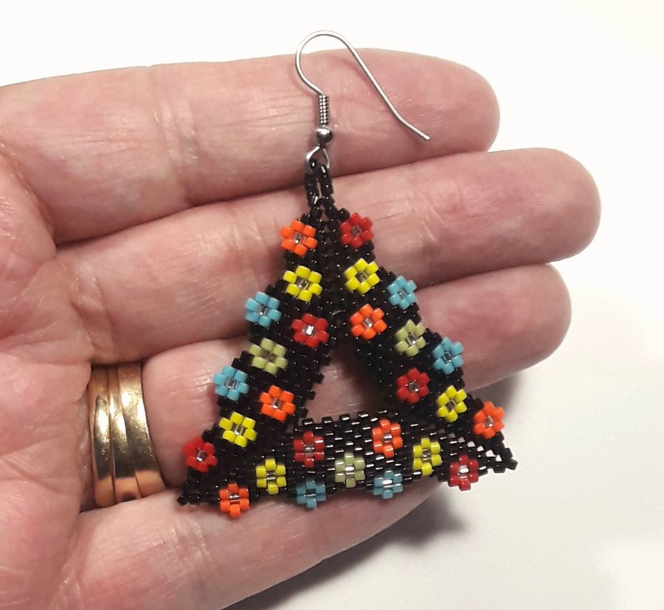 FLOWER POWER: Open 3D Peyote Stitch Beading Pattern by Bead with Bugs
