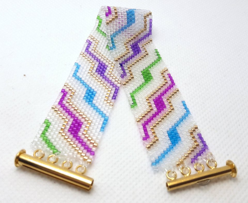 HAPPY DANCE: A Peyote Stitch Beaded Bracelet Pattern by Bead with Bugs