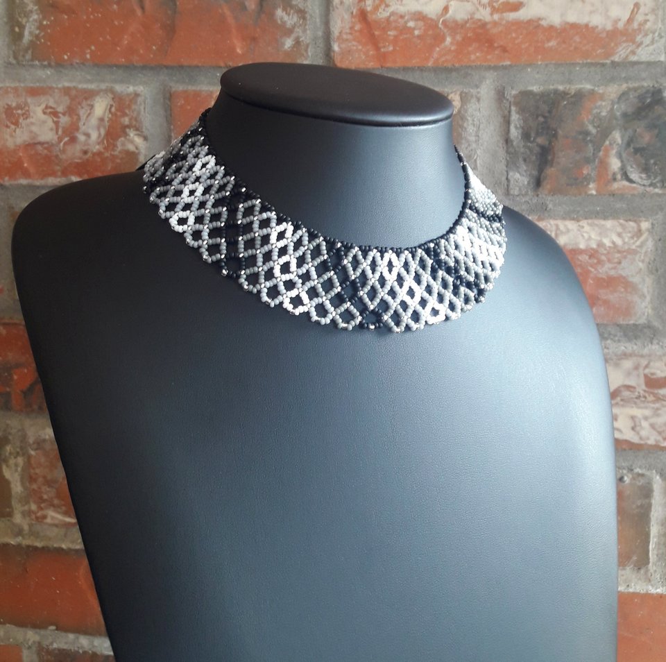 SHADES OF GREY: Net Beaded Collar Necklace Pattern by Bead with Bugs