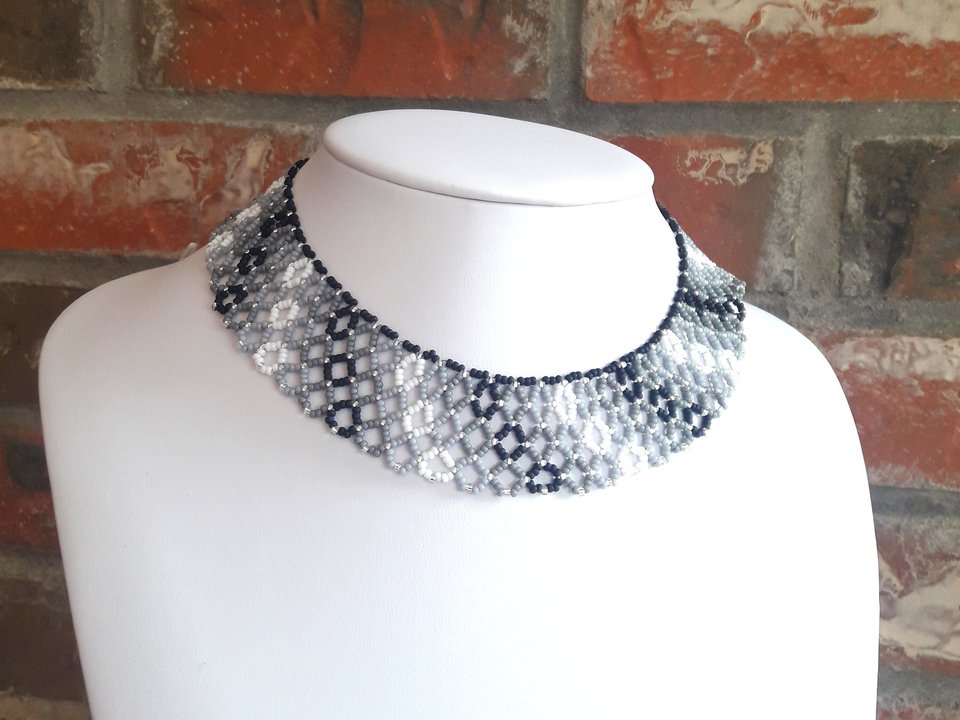 SHADES OF GREY: Net Beaded Collar Necklace Pattern by Bead with Bugs