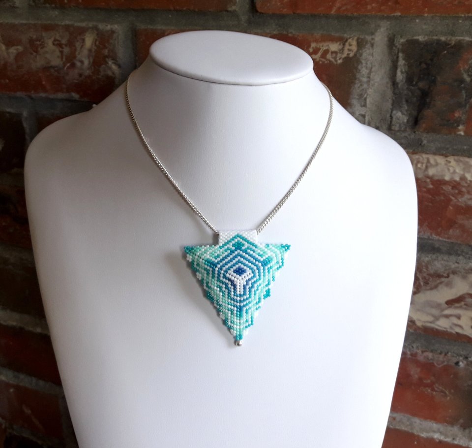 AQUA DREAMS: 3D Beaded Peyote Pendant Pattern by Bead with Bugs