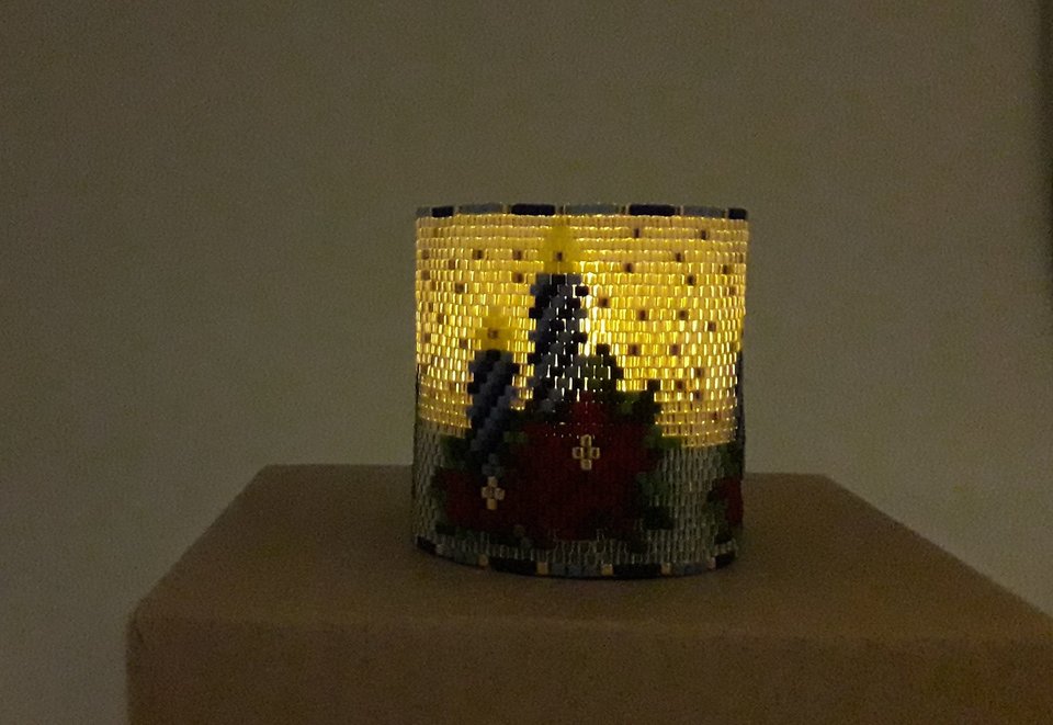 CHRISTMAS CANDLES: Peyote Stitch Beaded Tea Light Cover Pattern by Bead with Bugs